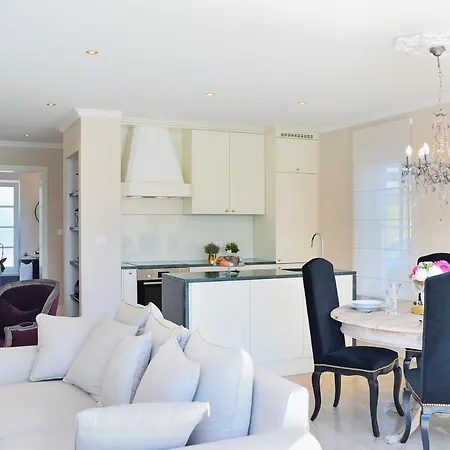 Villa Sleeps 4 With Pool Air Con And Wifi *