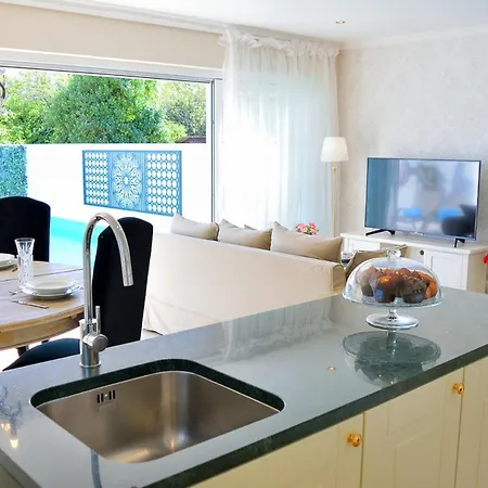 Villa Sleeps 4 With Pool Air Con And Wifi *