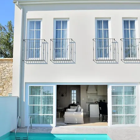 Villa Sleeps 4 With Pool Air Con And Wifi