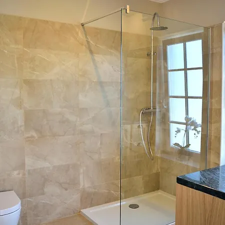 Sleeps 4 With Pool Air Con And Wifi * Donje Baredine