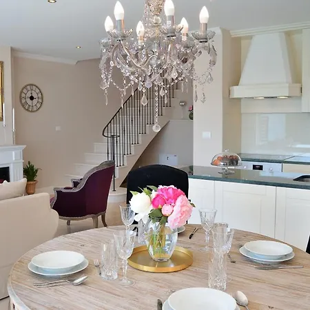 Sleeps 4 With Pool Air Con And Wifi * Donje Baredine
